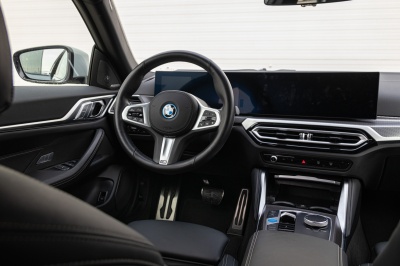 BMW i4 40 eDrive Gran Coupe (pohľad do interiéru)