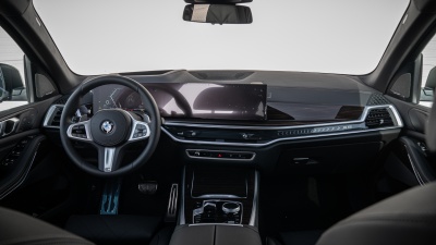 BMW X5 30d  xDrive (pohľad do interiéru)