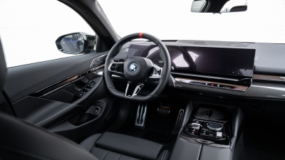 BMW i5 M60 xDrive Sedan (pohľad do interiéru)