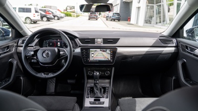 Škoda Superb 2.0 TDI Style 4x4 (pohľad do interiéru)