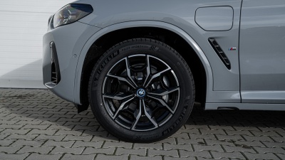 BMW X3 30e xDrive (pohľad spredu)