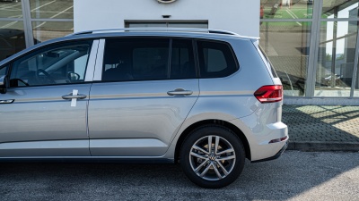 VW Touran 1.5 TSI Limited (pohľad do interiéru)