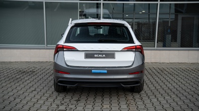 Škoda Scala 1.0 TSI Ambition  (pohľad spredu)