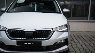 Škoda Scala 1.5 TSI Ambition  (pohľad zboku)