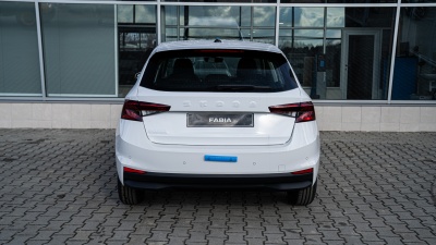 Škoda Fabia 1.0 MPI Essence (pohľad spredu)
