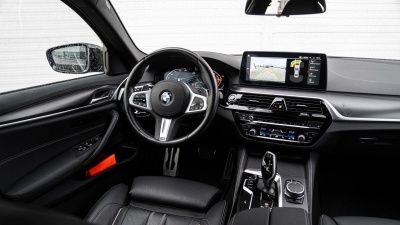 BMW 530d xDrive Sedan (pohľad do interiéru)