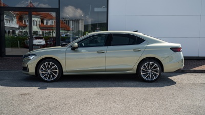 Škoda Superb 2.0 TDI L&K 4x4 (pohľad zozadu)