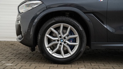 BMW X6 30d xDrive (pohľad spredu)