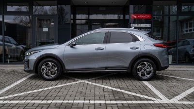 Kia XCeed 1.5 T-GDi 7DCT Gold (pohľad zboku)