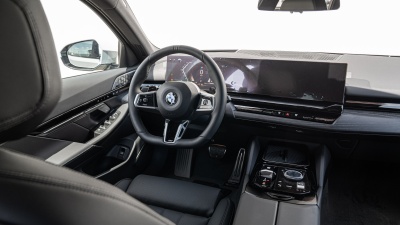 BMW 520d Touring xDrive  (pohľad do interiéru)