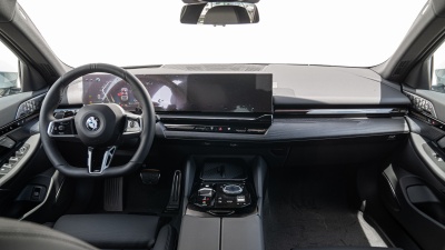 BMW 520d Touring xDrive  (pohľad do interiéru)