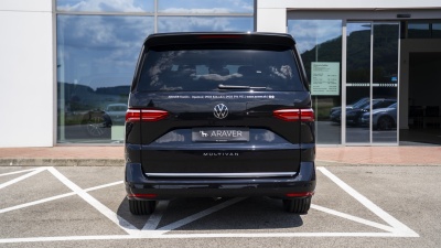 VW Multivan Style Long 2.0 TSI (pohľad do interiéru)