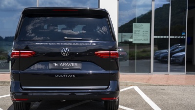 VW Multivan Style Long 2.0 TSI (pohľad do interiéru)