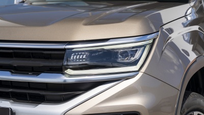 VW Amarok 3.0 TDI Aventura 4x4 (pohľad do interiéru)