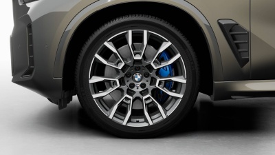 BMW X5 30d xDrive (pohľad spredu)