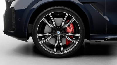 BMW X6 40i xDrive (pohľad spredu)