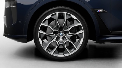 BMW X7 M60i xDrive (pohľad spredu)