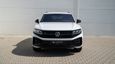 VW Touareg 3.0 TDI R-Line  (pohľad spredu)