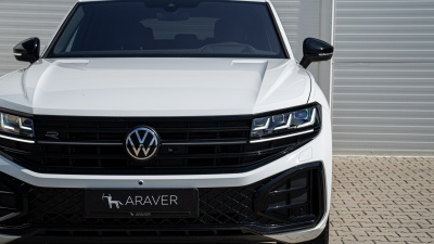 VW Touareg 3.0 TDI R-Line  (pohľad do interiéru)