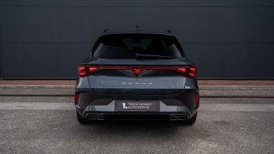 CUPRA Leon SP 1.5 eTSI  (pohľad zozadu)