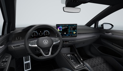 VW Golf 1.5 eTSI R-Line (pohľad do interiéru)