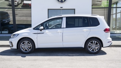VW Touran 1.5 TSI Limited (pohľad zboku)