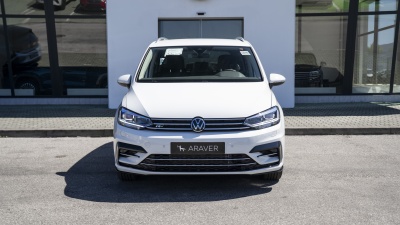 VW Touran 1.5 TSI Limited (pohľad zozadu)