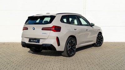 BMW X3 20 xDrive (pohľad zboku)