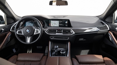 BMW X6 M50d xDrive (pohľad do interiéru)
