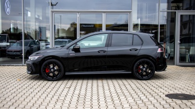 VW Golf 2.0 TSI GTI (pohľad zboku)