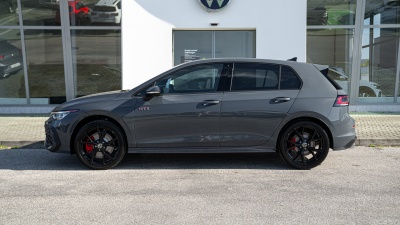 VW Golf 2.0 TSI GTI (pohľad zboku)