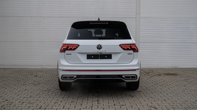 VW Tiguan Allspace 2.0 TDI R-Line 4x4 (pohľad zozadu)