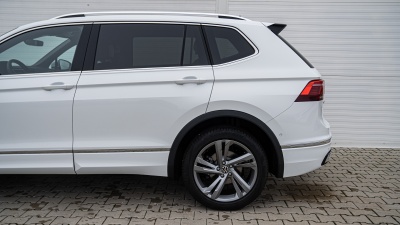 VW Tiguan Allspace 2.0 TDI R-Line 4x4 (pohľad do interiéru)