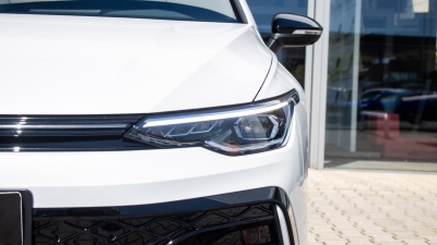 VW Golf 1.5 eTSI R-line Limited (pohľad do interiéru)