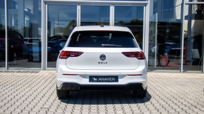 VW Golf 1.5 eTSI R-line Limited (pohľad do interiéru)