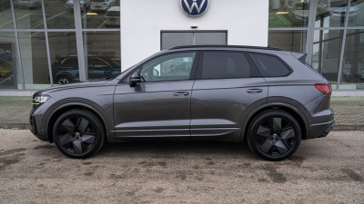 VW Touareg 3.0 TDI R-line (pohľad zboku)