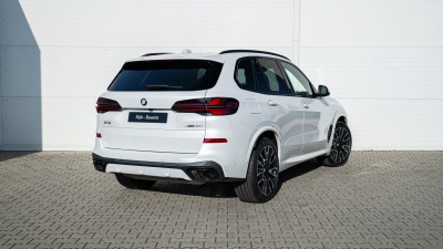 BMW X5 40i xDrive (pohľad zboku)