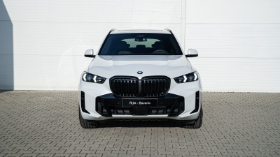 BMW X5 40i xDrive (pohľad do interiéru)