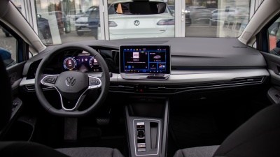 VW Golf Variant 1.5 eTSI Limited (pohľad do interiéru)