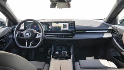 BMW 540d xDrive Sedan (pohľad do interiéru)