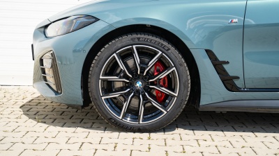 BMW i4 eDrive35 Gran Coupe (pohľad spredu)