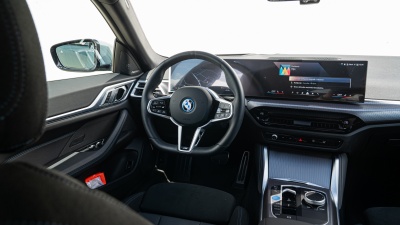 BMW i4 eDrive35 Gran Coupe (pohľad do interiéru)