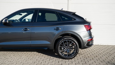 AUDI Q5 Sportback 2.0 TDI Quattro Sport Edition (pohľad do interiéru)