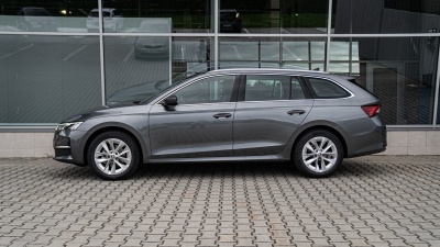 Škoda Octavia Combi 2.0 TDI Top Selection  (pohľad zboku)