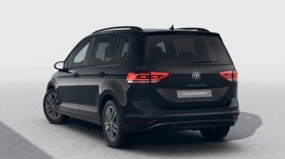 VW Touran 1.5 TSI Limited (pohľad zozadu)