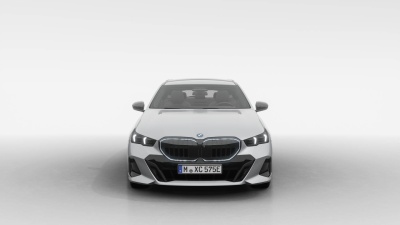 BMW 530e xDrive Touring (pohľad do interiéru)