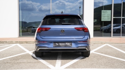 VW Golf 1.5 eTSI Style (pohľad do interiéru)