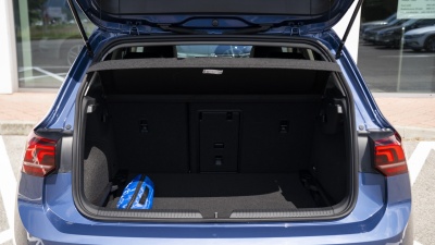 VW Golf 1.5 eTSI Style (pohľad do interiéru)