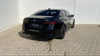 BMW i5 M60 xDrive Sedan (pohľad zboku)