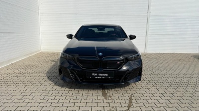 BMW i5 M60 xDrive Sedan (pohľad do interiéru)